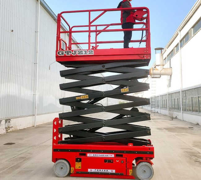 类乌齐自行走移动式升降机