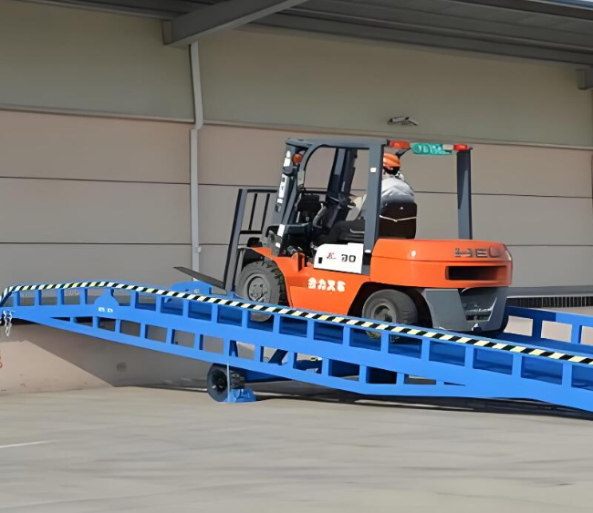 类乌齐移动式卸货平台（叉车用）